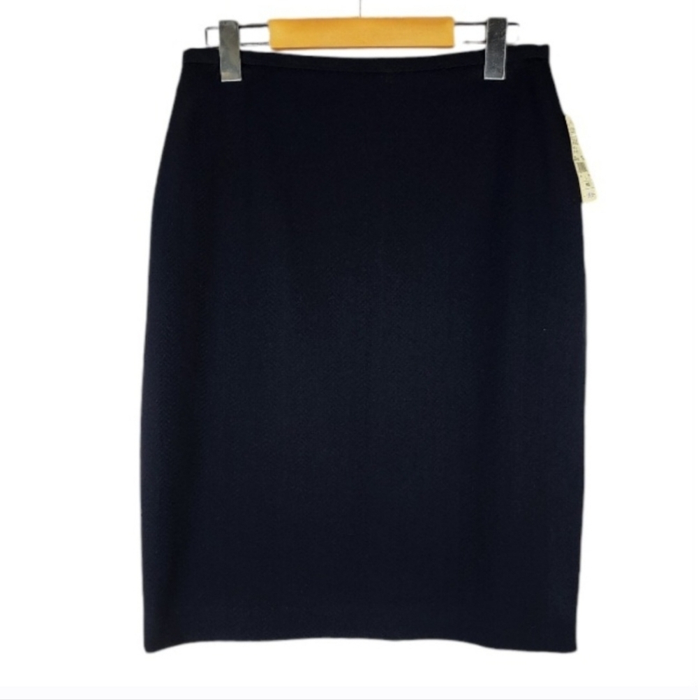 Louben Classic Knee Length Skirt Black Size 8P Career